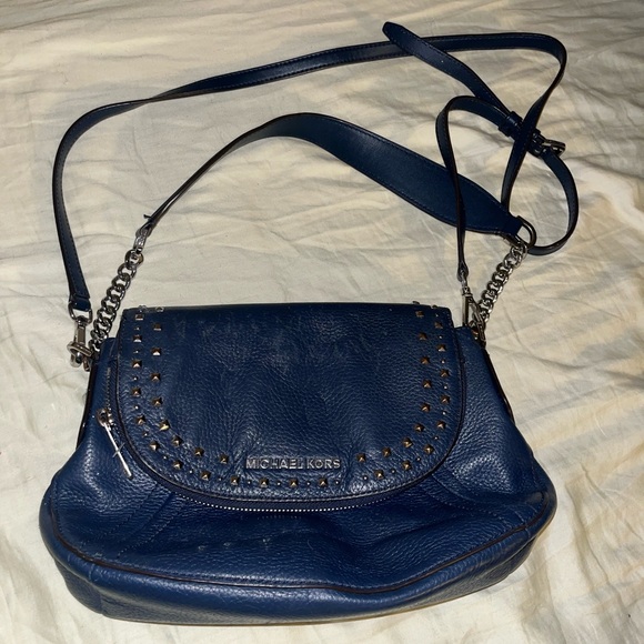 Michael Kors Medium Aria Bedford Leather Convertible Crossbody Bag - Picture 2 of 6